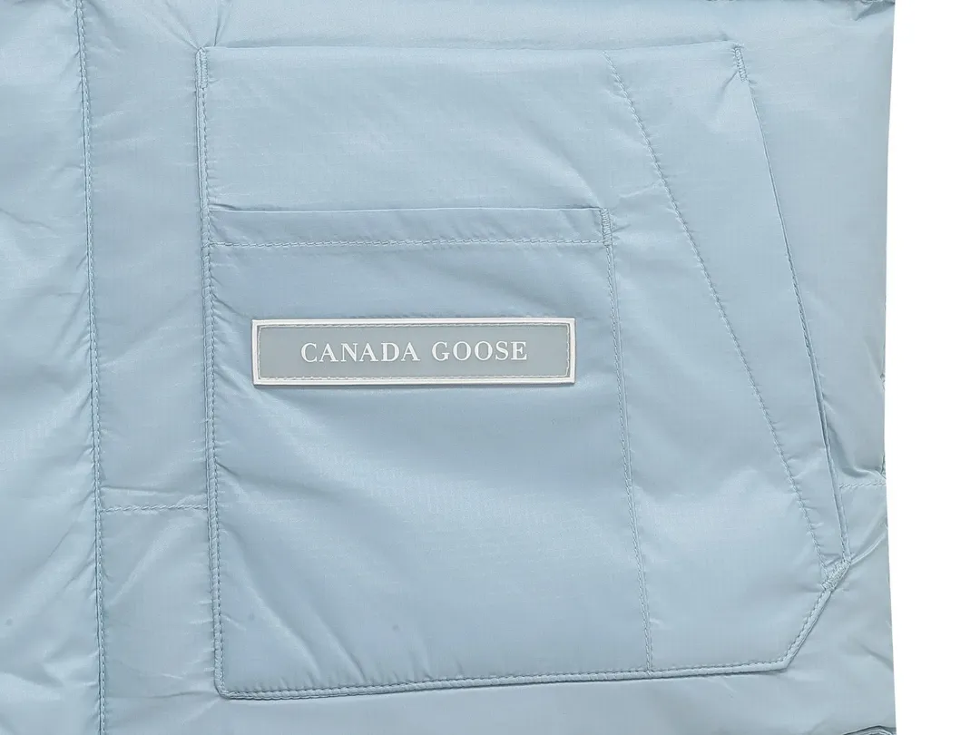 P480 Aqua Blue] Canadagoose/Canada Goose White Label Glacier Down Vest Canada Goose's new "Northern Lights Series" down vest Canada Goose's new "Northern Lights" Northern Lights White Label Down Vest is on sale! The light and layered colors give people the feeling of being trapped in the mist around icebergs and glaciers. It can be said to be very dreamy! Original YKK zipper, Size:XS-XXL